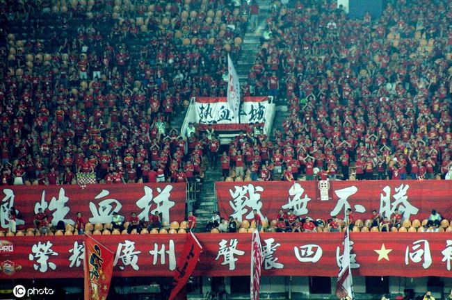 说着，刘曼琼又道：再说，港岛小吃街多了去了，你既然答应了，那我随便找一个就能把你打发掉。